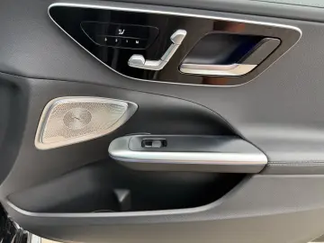 Mercedes-Benz C 300 AMG Line - Panoramic - MY2026