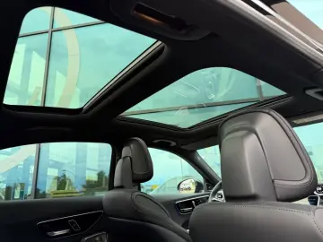 Mercedes-Benz C 300 AMG Line - Panoramic - MY2026