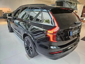 Volvo XC90 B5 AWD Black Edition Plus - 7 Locuri