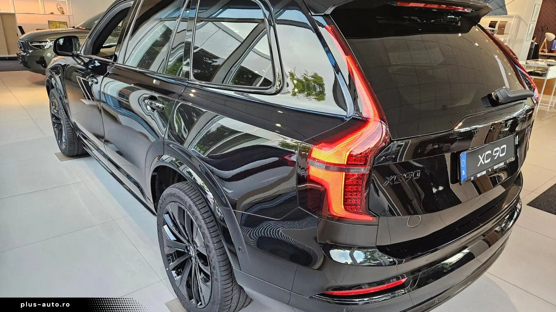 Volvo XC90 B5 AWD Black Edition Plus - 7 Locuri