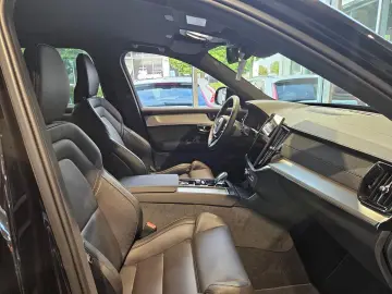 Volvo XC90 B5 AWD Black Edition Plus - 7 Locuri