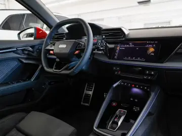 Audi RS3 Limousine ACC Matrix Pano Sonos Carbon