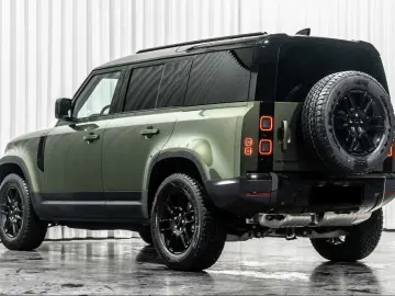 Land Rover Defender 110 D250 S - MY2026