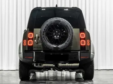 Land Rover Defender 110 D250 S - MY2026