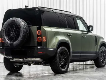 Land Rover Defender 110 D250 S - MY2026