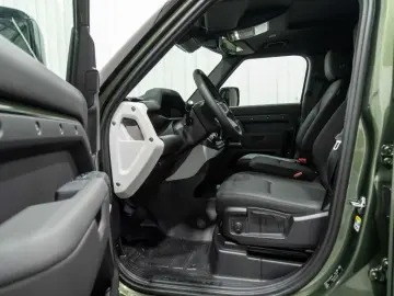 Land Rover Defender 110 D250 S - MY2026
