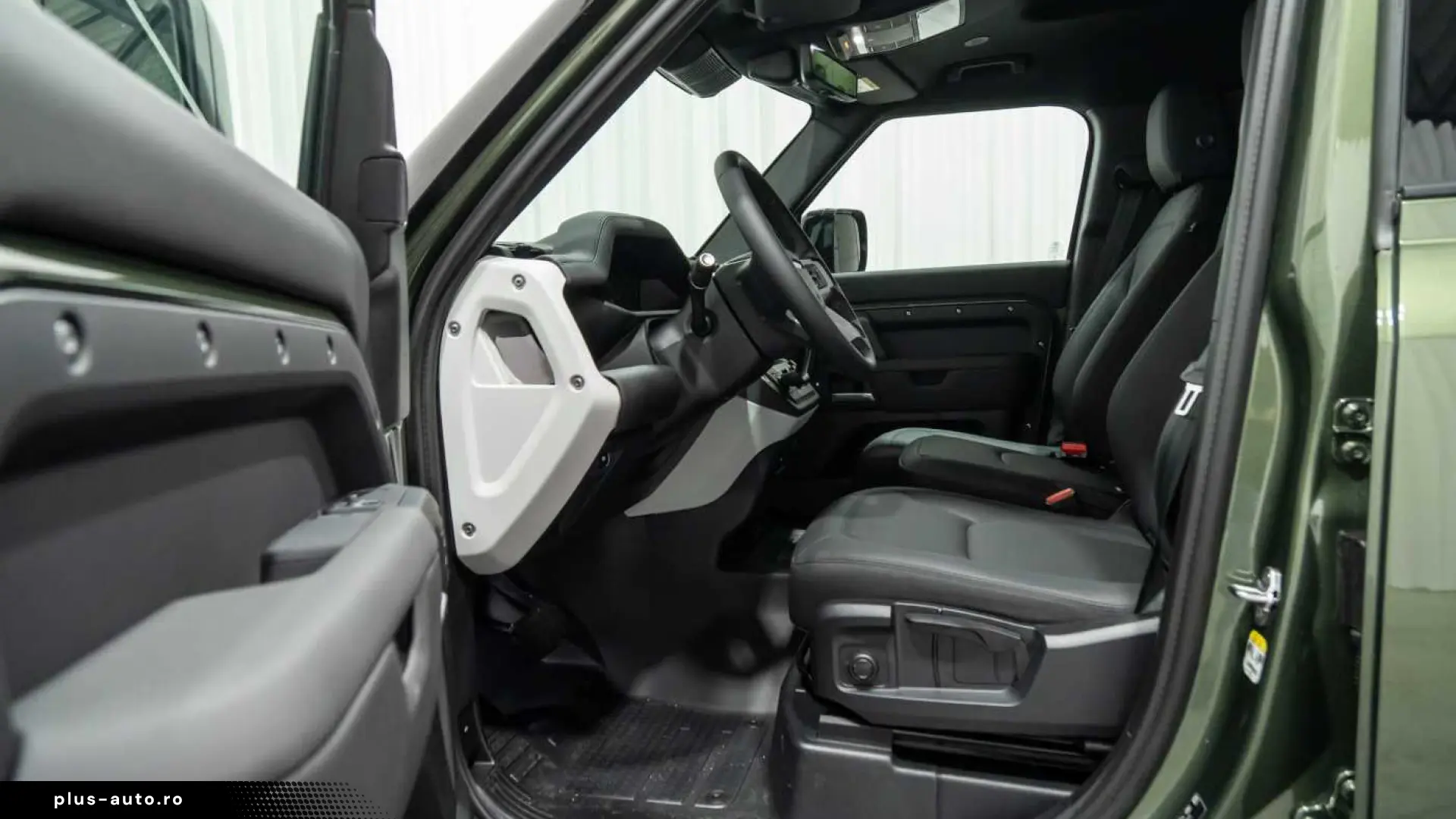 Land Rover Defender 110 D250 S - MY2026