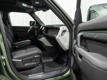 Land Rover Defender 110 D250 S - MY2026