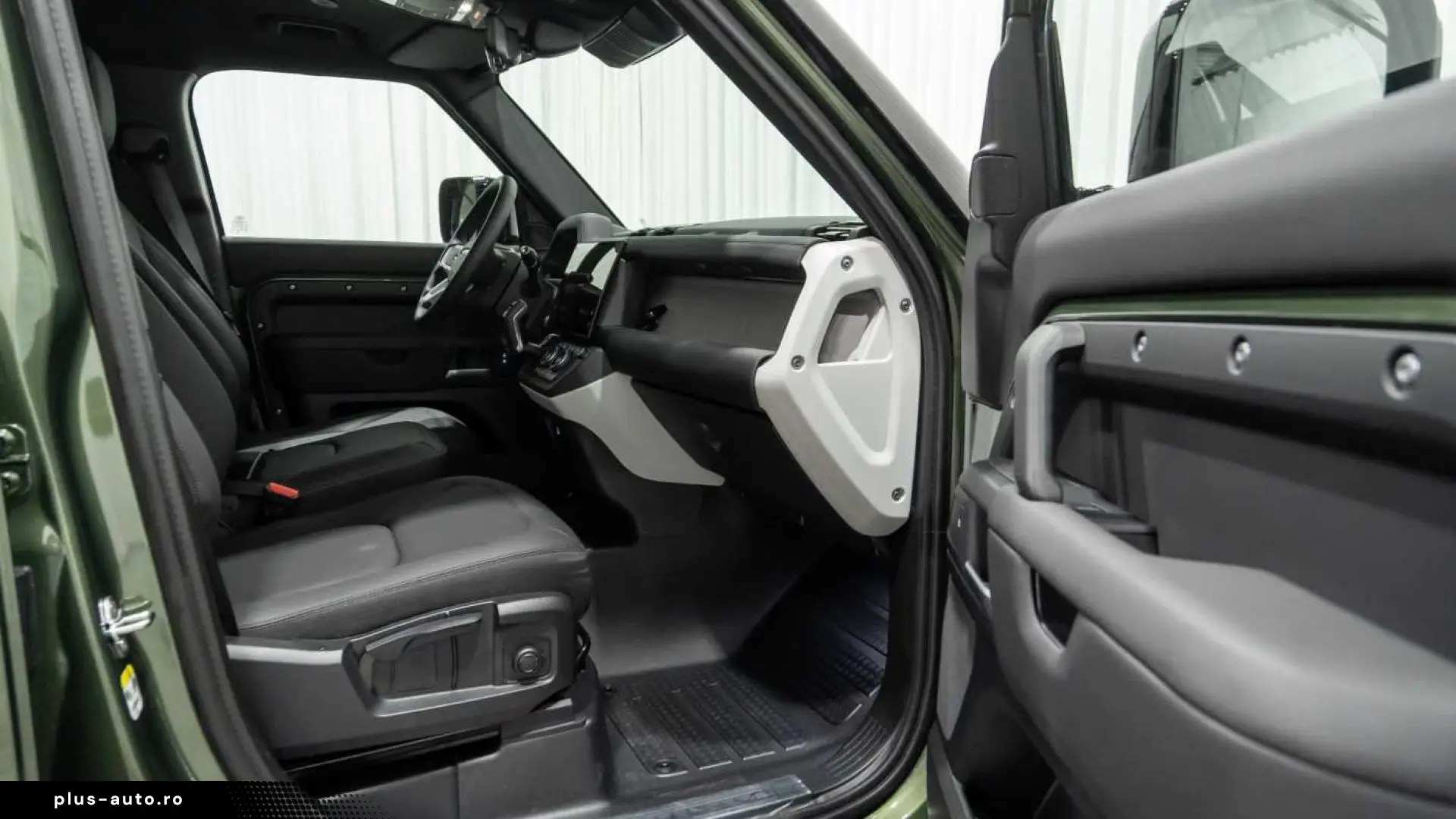 Land Rover Defender 110 D250 S - MY2026