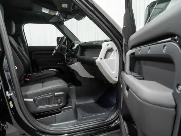 Land Rover Defender 110 D250 S - MY2026