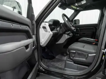 Land Rover Defender 110 D250 S - MY2026