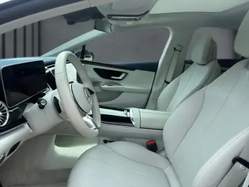 Mercedes-Benz EQE 300