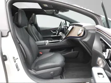 Mercedes-Benz EQE 300