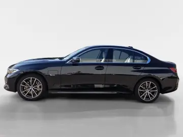 BMW 330e xDrive LuxuryLine HUD RFK Memory HiFi Leder