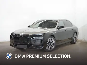 BMW i7 M70 xDrive M Sport Two-Tone B&W TV Lounge