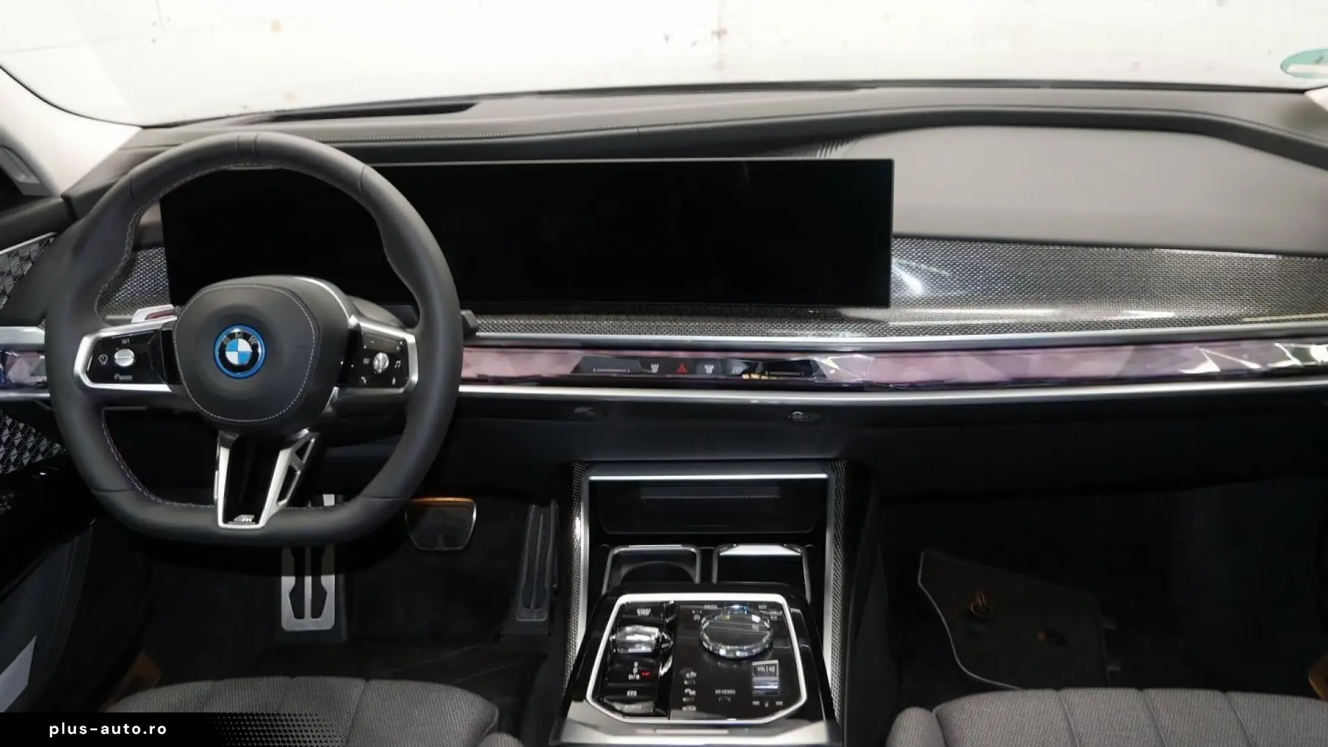 BMW i7 M70 xDrive M Sport Two-Tone B&W TV Lounge