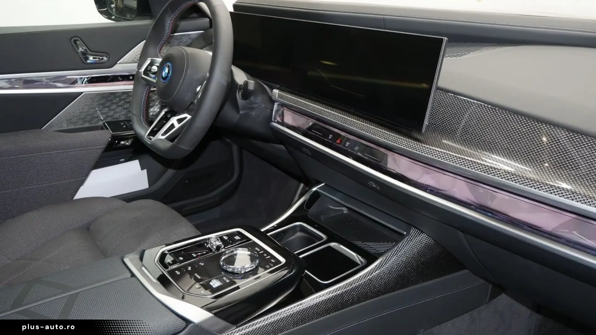 BMW i7 M70 xDrive M Sport Two-Tone B&W TV Lounge