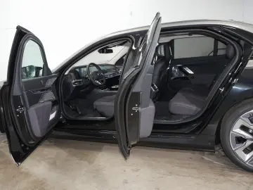BMW i7 M70 xDrive M Sport Two-Tone B&W TV Lounge