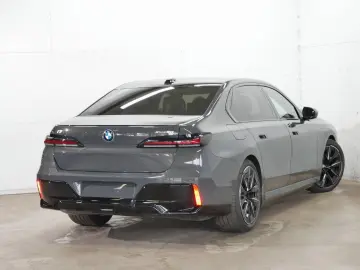 BMW i7 xDrive60 M Sport Pro B&W TV Lounge Pano M