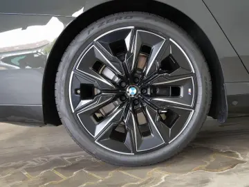 BMW i7 xDrive60 M Sport Pro B&W TV Lounge Pano M