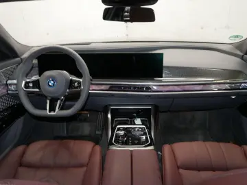 BMW i7 xDrive60 M Sport Pro B&W TV Lounge Pano M