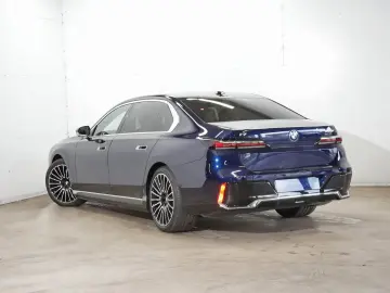 BMW i7 xDrive60 M Sport B&W AHK TV Lounge Pano Massage