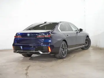 BMW i7 xDrive60 M Sport B&W AHK TV Lounge Pano Massage