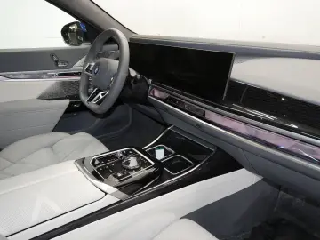BMW i7 xDrive60 M Sport B&W AHK TV Lounge Pano Massage