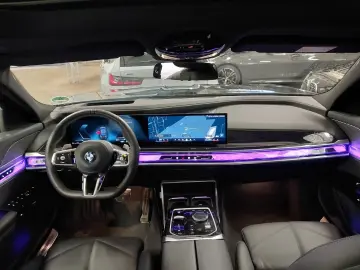 BMW 740d xDrive M Sport Pano TV StHzg Autobahnas B&W