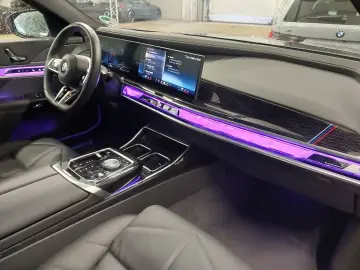BMW 740d xDrive M Sport Pano TV StHzg Autobahnas B&W