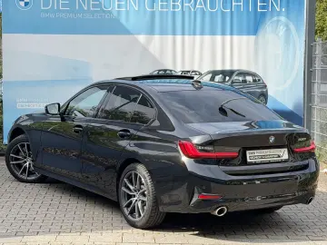 BMW 330i Sport Line Glasdach HiFi DAB SHZ PDC DA