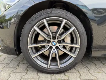 BMW 330i Sport Line Glasdach HiFi DAB SHZ PDC DA