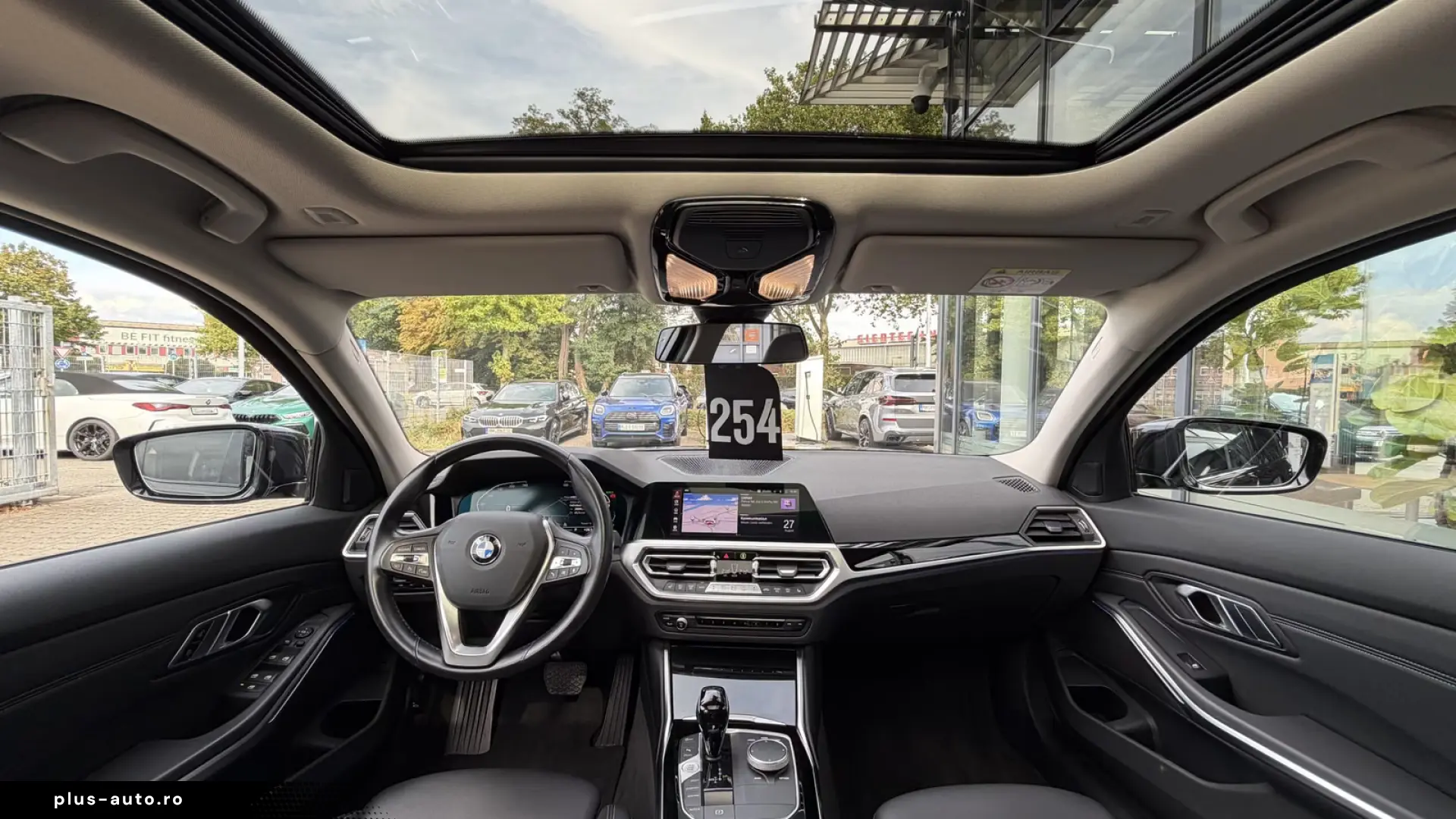 BMW 330i Sport Line Glasdach HiFi DAB SHZ PDC DA