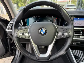 BMW 330i Sport Line Glasdach HiFi DAB SHZ PDC DA