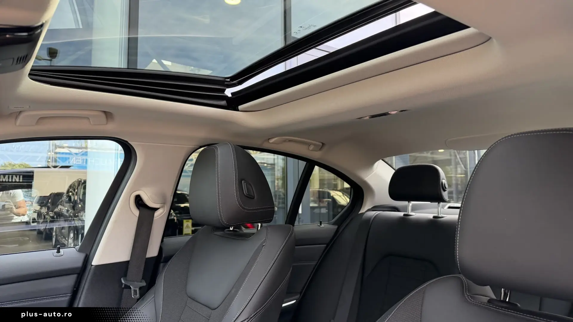 BMW 330i Sport Line Glasdach HiFi DAB SHZ PDC DA
