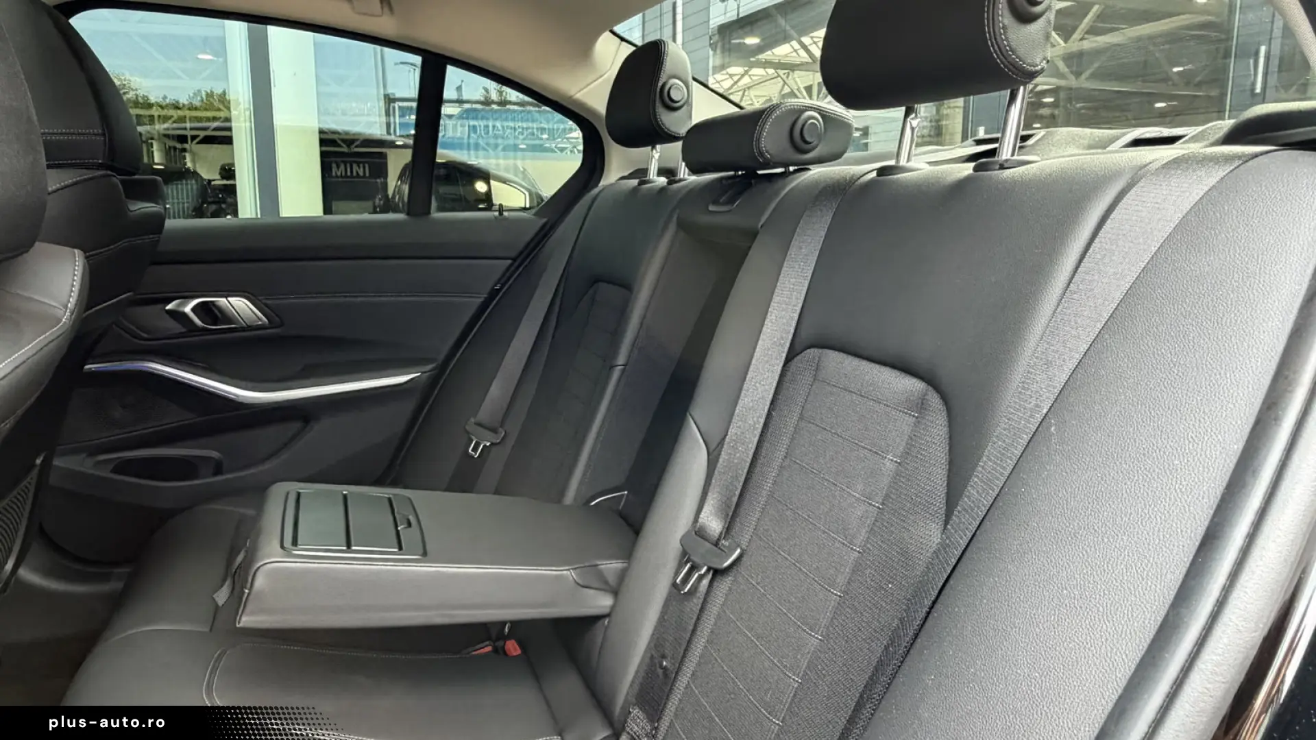 BMW 330i Sport Line Glasdach HiFi DAB SHZ PDC DA
