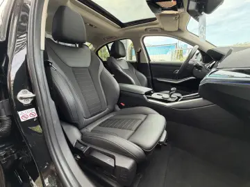 BMW 330i Sport Line Glasdach HiFi DAB SHZ PDC DA