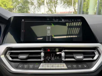 BMW 330i Sport Line Glasdach HiFi DAB SHZ PDC DA