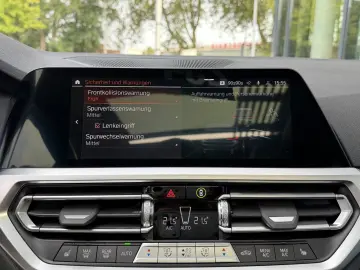 BMW 330i Sport Line Glasdach HiFi DAB SHZ PDC DA