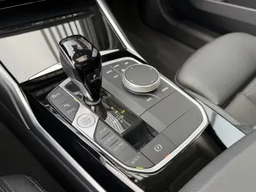 BMW 330i Sport Line Glasdach HiFi DAB SHZ PDC DA