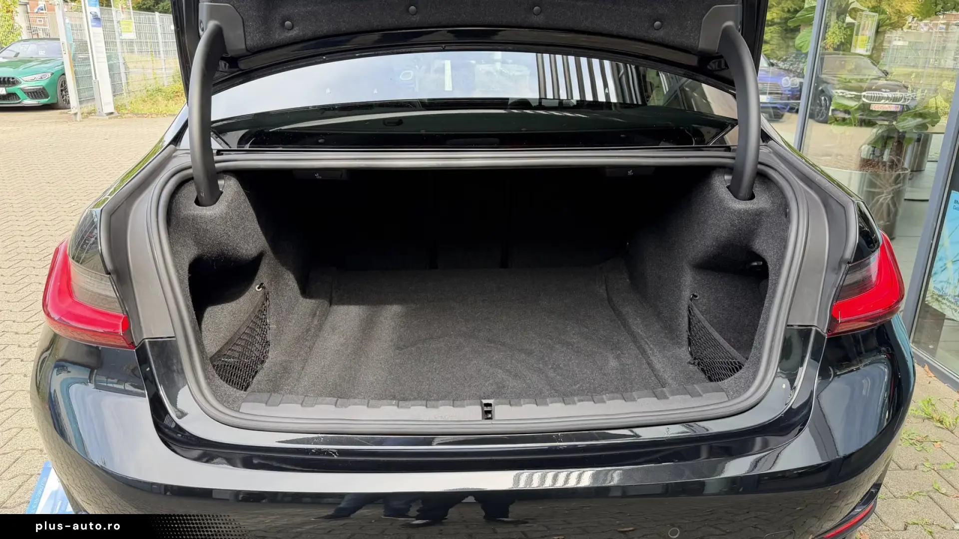 BMW 330i Sport Line Glasdach HiFi DAB SHZ PDC DA