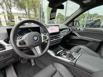 BMW X5 xDrive30d M Sport with aux heat  sunroof  air susp