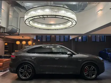 PORSCHE Cayenne Coupe Turbo E-Hybrid FACELIFT 2024 739PS
