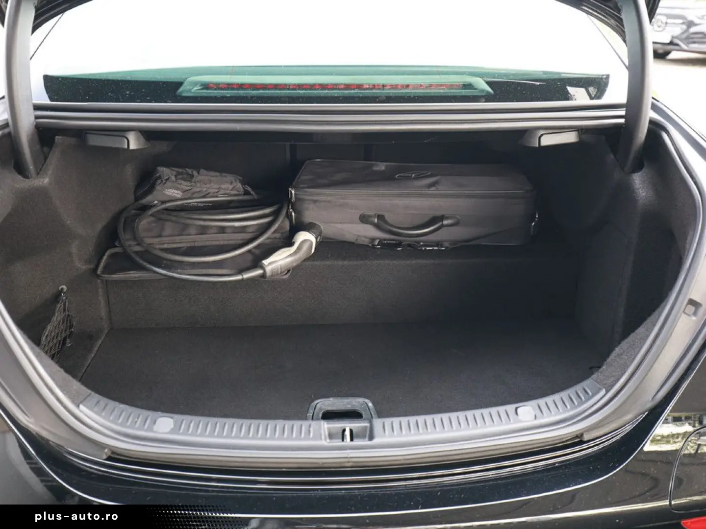 MERCEDES-BENZ E 300 de AMG Line AHK Distr. LED Pano &hellip;