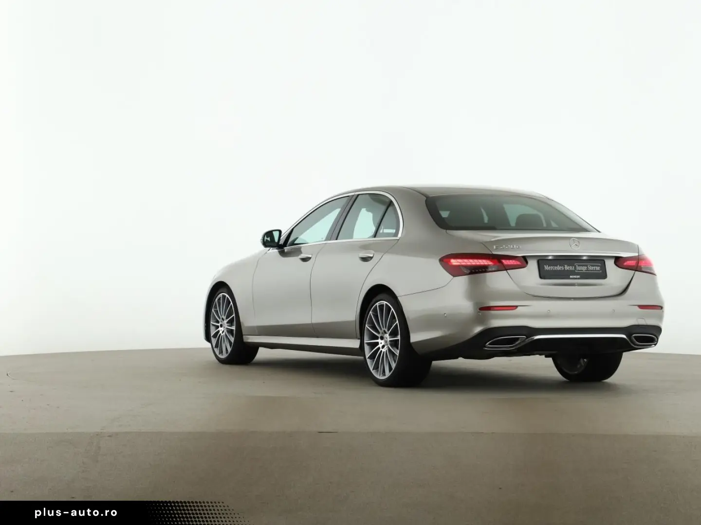 MERCEDES-BENZ E 220 d AMG Distronic AHK Memory 20 Zoll 360