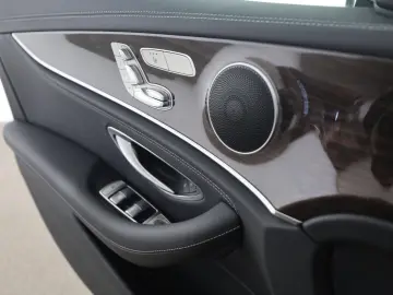 MERCEDES-BENZ E 220 d AMG Distronic AHK Memory 20 Zoll 360