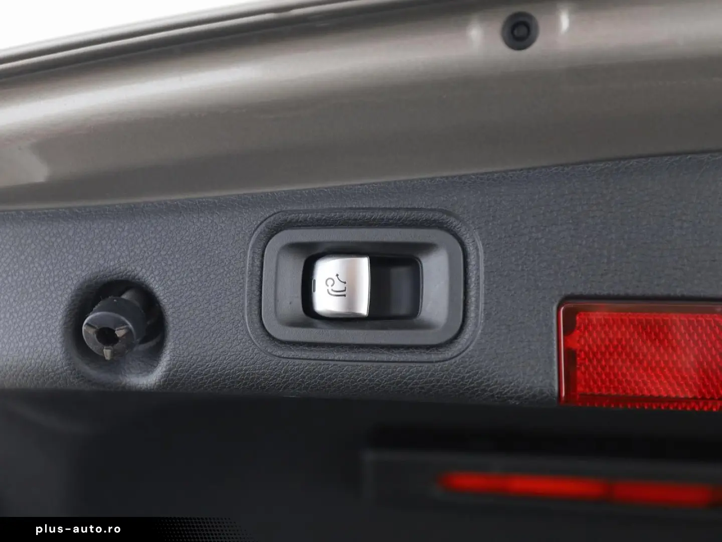 MERCEDES-BENZ E 220 d AMG Distronic AHK Memory 20 Zoll 360