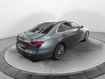 MERCEDES-BENZ E 220d AMG Pano MultiBeam Ambiente TotW 360