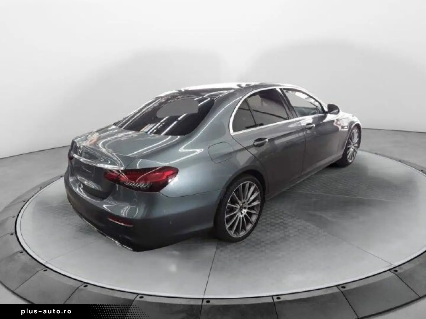 MERCEDES-BENZ E 220d AMG Pano MultiBeam Ambiente TotW 360