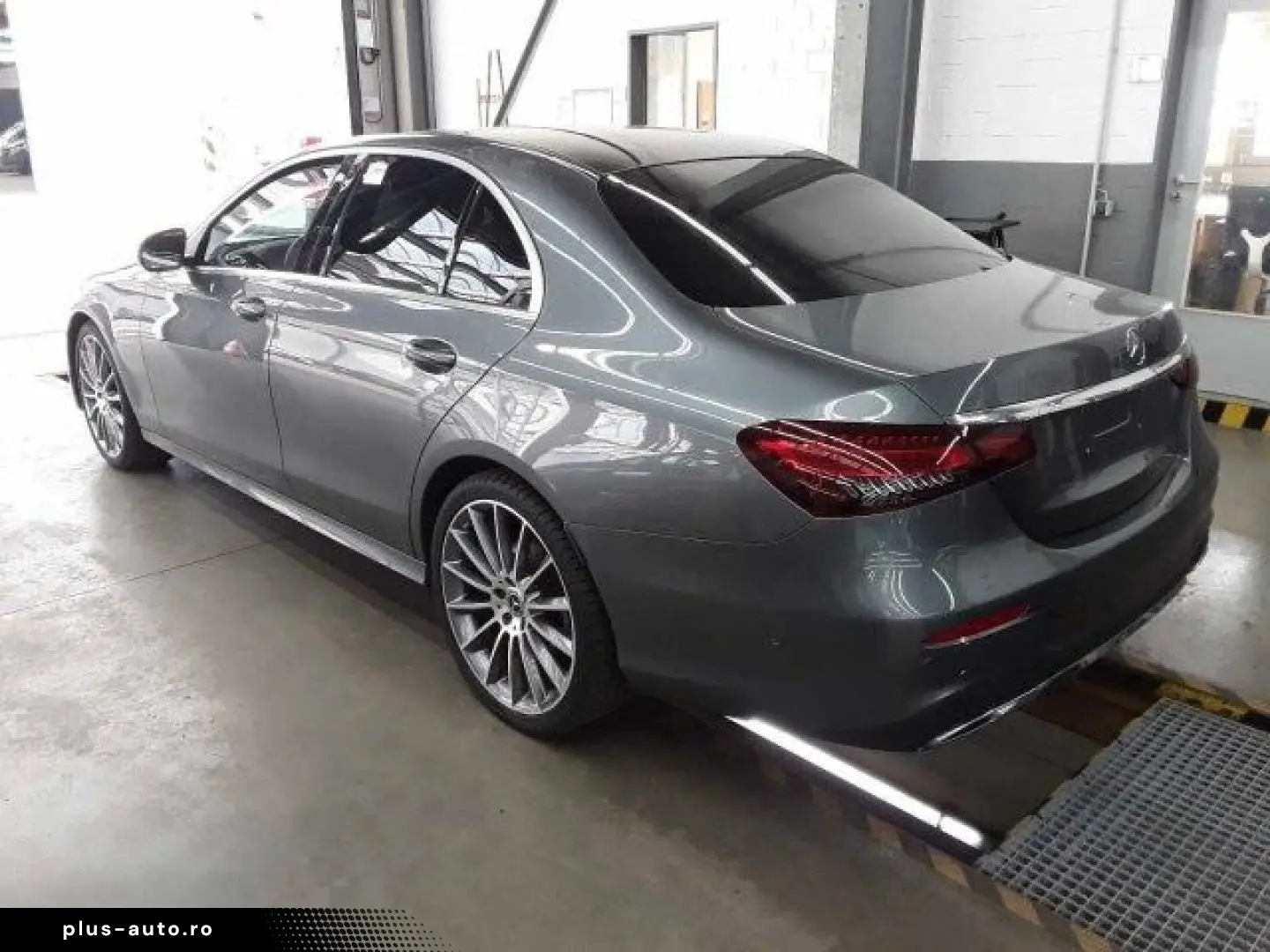 MERCEDES-BENZ E 220d AMG Pano MultiBeam Ambiente TotW 360